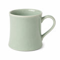 Tasse 350 ml en céramique vert pâle à anse style épuré